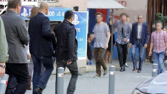 Priştine'nin Merkezinde Kafeteryada Korumaya Silahlı Saldırı