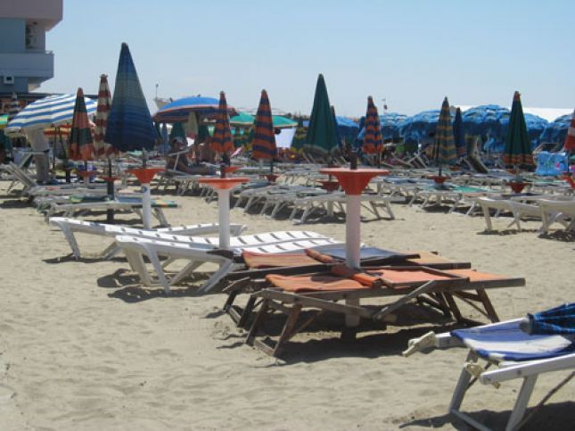 Ramazan'da Arnavutluk ve Karadağ Plajları Boş