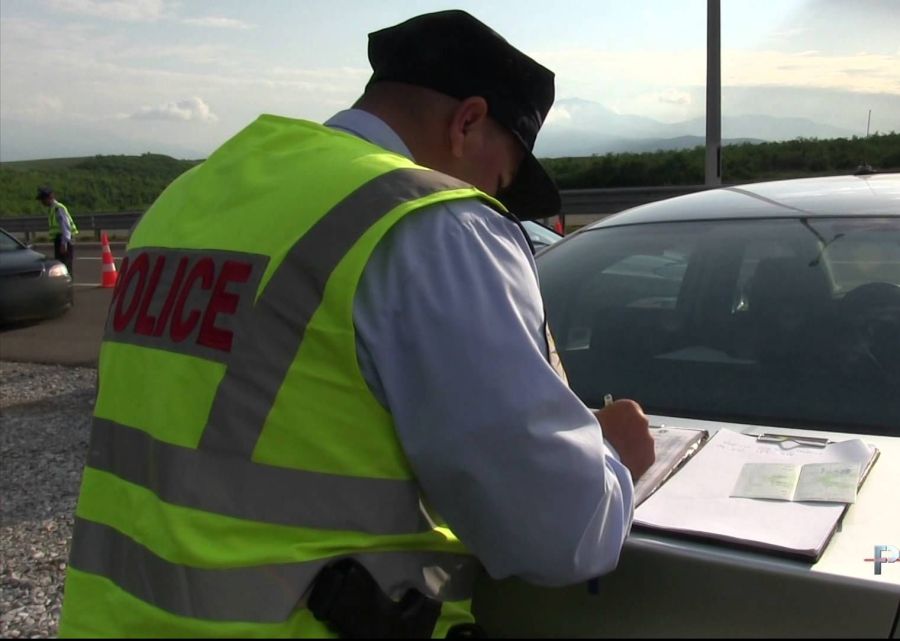 Polis 24 Saat İçinde 1.500'den Fazla Trafik Cezası Kesti