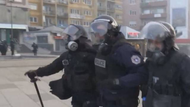 Yaralı Polisler Var-Protestocular Göz Altına Alınmaya Başladı