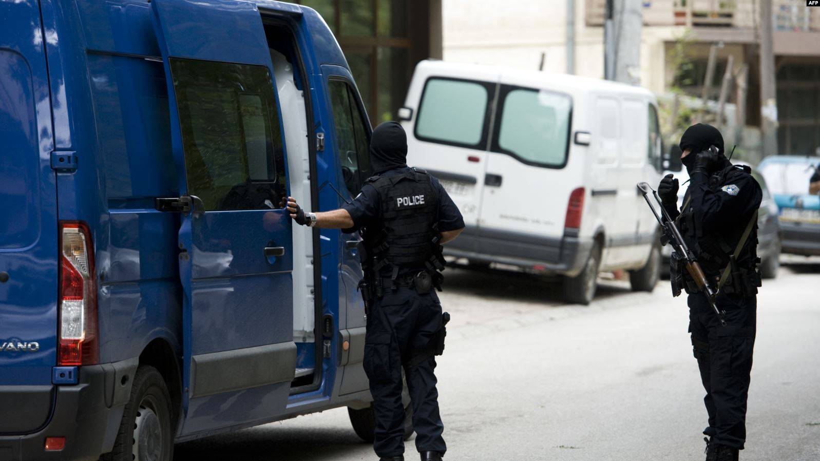 Polis 22 Kişiyi Tutukladı