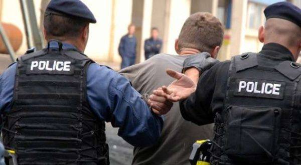 Polis, 17 Kişiyi Tutukladı