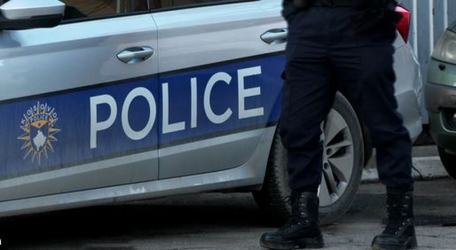 Zveçan’da Polis Karakolu Avlusuna İki El Bombası Atıldı
