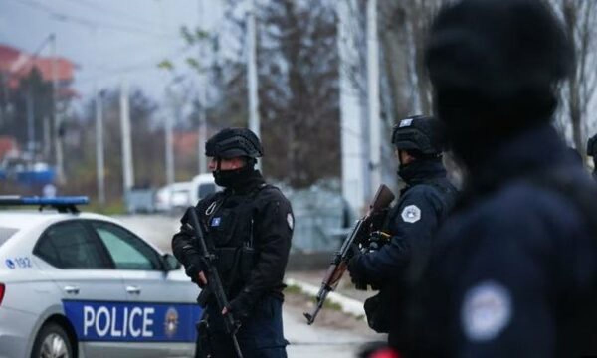 Gilan'da Polis Operasyonunda Silahlar, Yüzlerce Mermi ve Nakit Para Ele Geçirildi