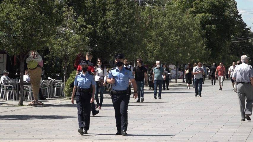 Kosova Polisi Tedbirlere Uymayan 13 Kişiye Dava Açtı