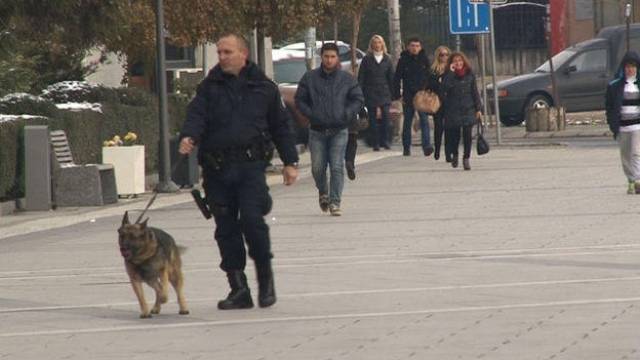 Priştine Meydanlarında Polis Seferberliği