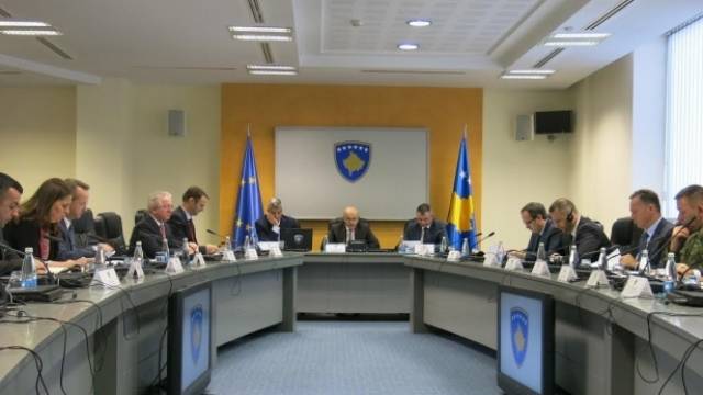 Polis Alarmda: Kalabalıktan Uzak Durun
