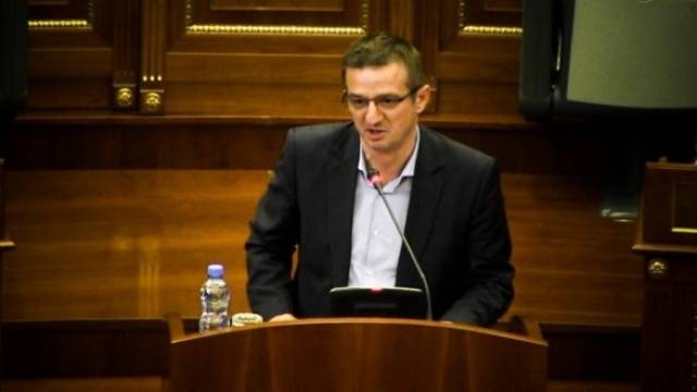 Polis Priştine'de Arıyor, Topalli İsviçre'de