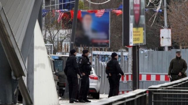Sırp Polisi Mitroviça'da Hala Faal