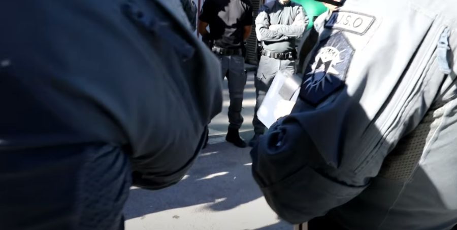 Kosova Polisi Üç Bölgede Uyuşturucu ve Siber Suçlara Yönelik Operasyon Başlattı