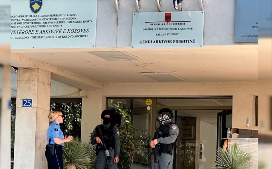 Kosova Polisi Devlet Kurumlarının Bulunduğu Binada Operasyon Düzenledi