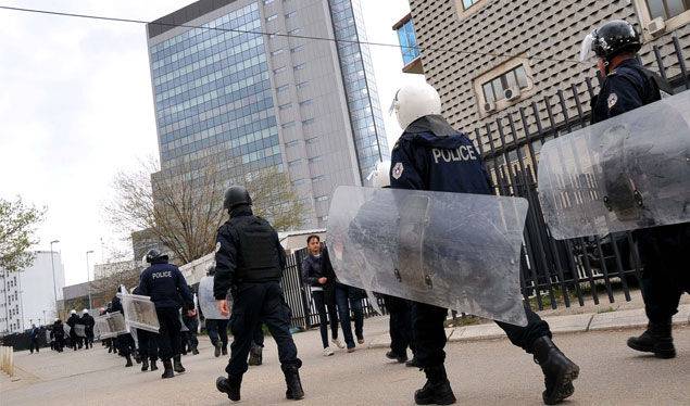 Kosova Polisi Protesto İçin Hazır