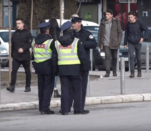 Bayrak İçin Protesto  Hala Başlamadı