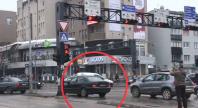 Priştine’de Semaforlarda Sivil Polisler