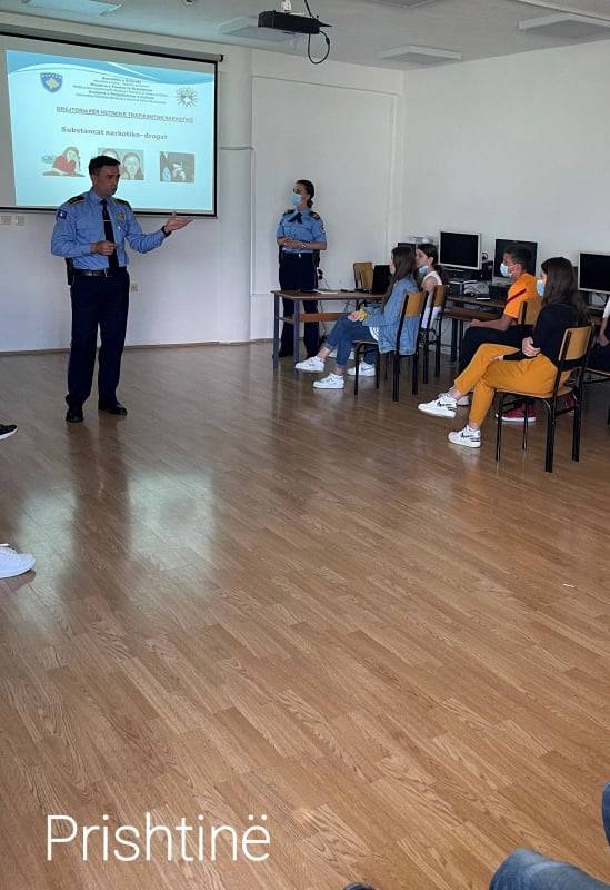 Kosova Polisi, Olumsuz Olayların Önlenmesi İçin Okullarda Eğitimler Düzenliyor