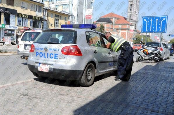 Polislerin Kavgasını Vatandaşlar Önledi