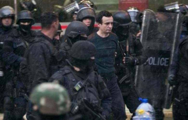 Kosova Polisi Albin Kurti’nin Evine Girdi