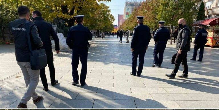 Maske Takın, Polis ve Müfettişler Priştine Sokaklarında