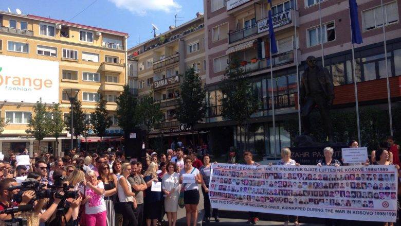 Priştine'de Vuk Jeremiç'in Adaylığı Protesto Edildi