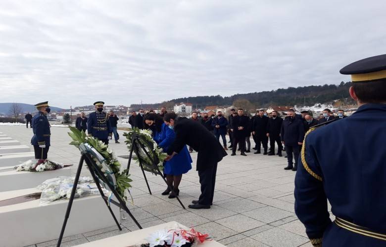 Osmani ve Kurti Prekaz’da Saygı Duruşunda Bulundu