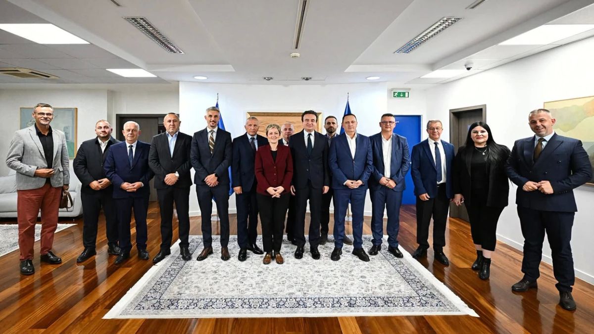 Kurti, Arnavut Koalisyonu’nun Başarısını Kutladı