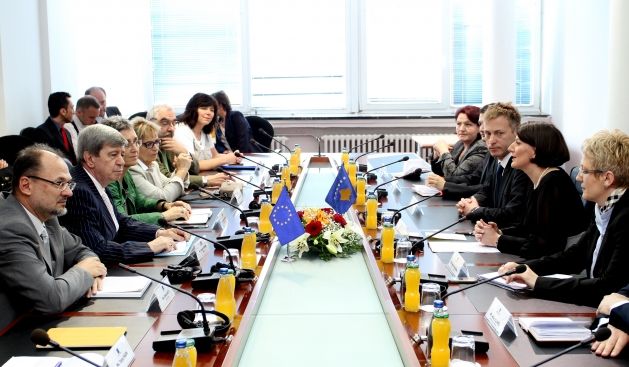 Venera Hajrullahu da Cumhurbaşkanlıktan Uzaklaştı