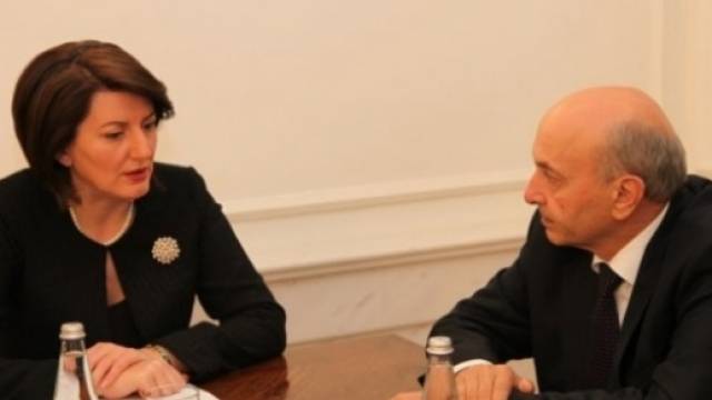 Oturumun Kestirilmesi Ardından Jahjaga ve Mustafa Acilen Bir Araya Geldiler