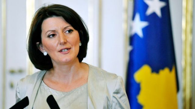 Jahjaga Siyasi Liderlerle Özel Mahkeme'yi Görüşüyor