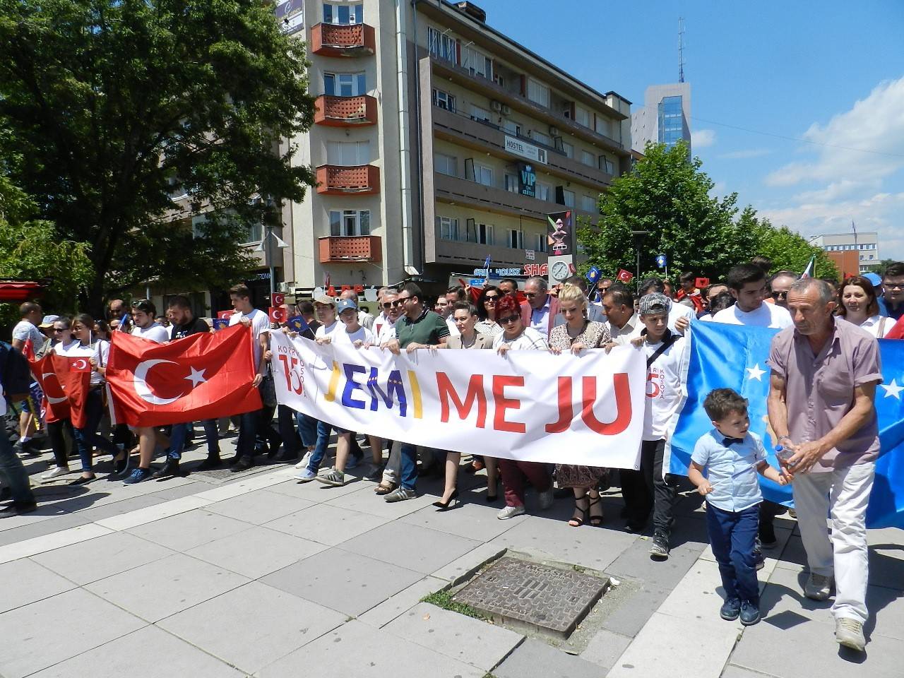 Priştine’de 15 Temmuz Demokrasi  Dayanışma Yürüyüşü