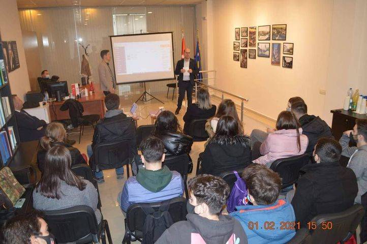 "Sami Frasheri" Lisesi Öğrencilerine Türkiye Bursları Tanıtıldı