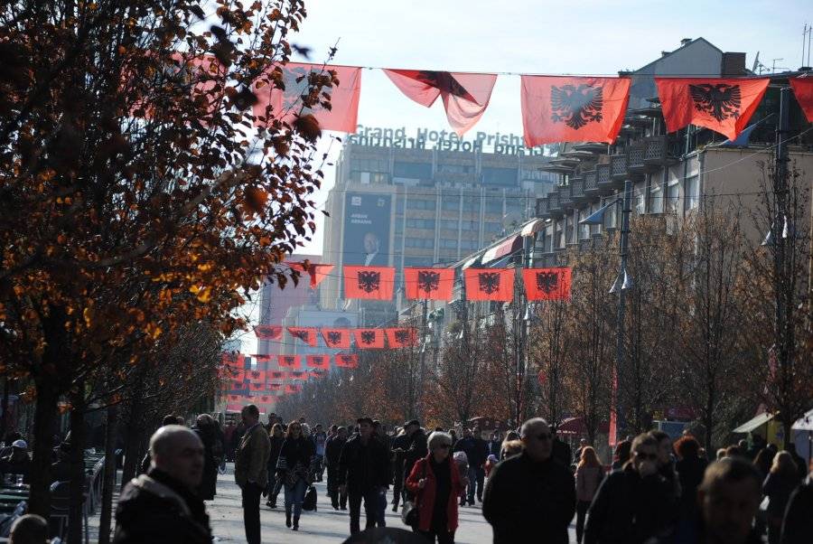 Priştine Arnavutluk Bayraklarıyla Süslendi