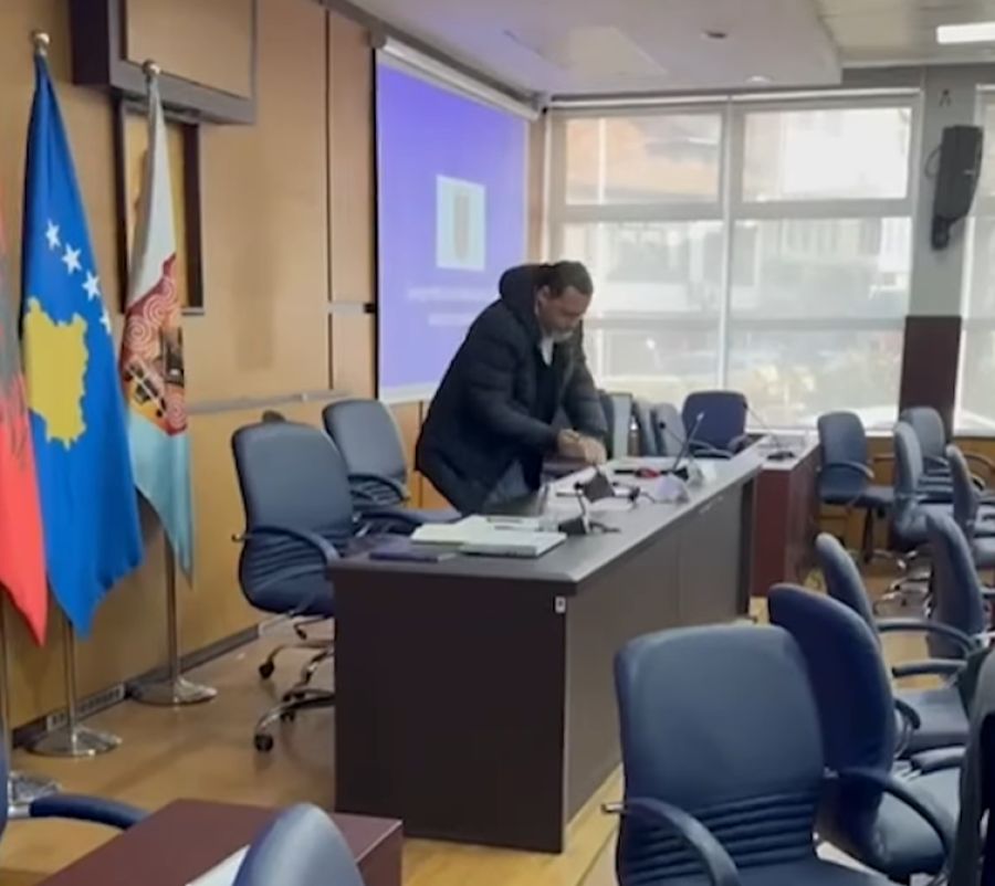 Priştine Belediyesi'nden LVV Meclis Üyesinin Eylemine Sert Kınama