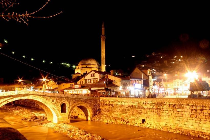 Kutlamalar Vesilesiyle Asılan Bayrakları Toplayanlara Gözaltı