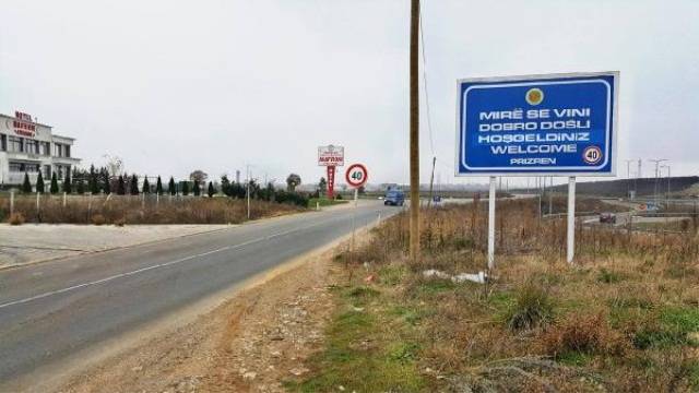 Yunus Emre Prizren’de  Dil Eşitliğine Saygı Göstermiyor