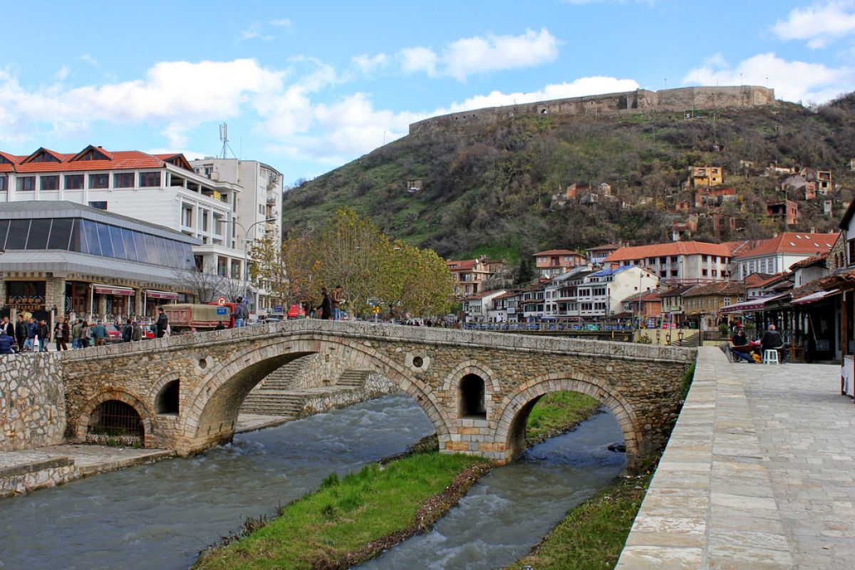 Çocuklarını Arabada Kilitli Bırakan Anneye Prizren'de 300 Euro Para Cezası