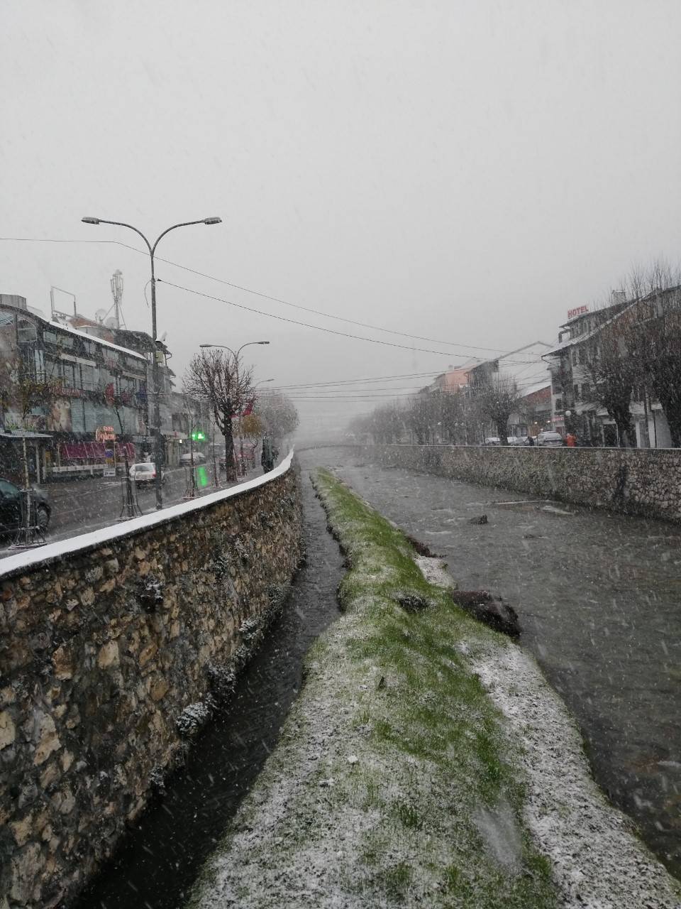 Kosova Bu Sabah Karla Uyandı