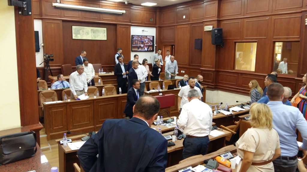 Prizren Belediye Meclisi'nde Gerginlik