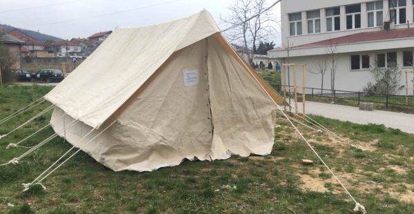 Prizren Bulaşıcı Hastalıklar Kliniği Avlusunda Çadır Kuruldu