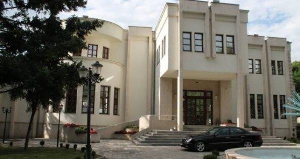 Prizren ve Graçanica’da Resmi Dillere Saygı Gösterilmiyor