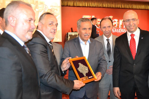 Bülent Arınç Prizrenlilerle Yemekte Buluştu