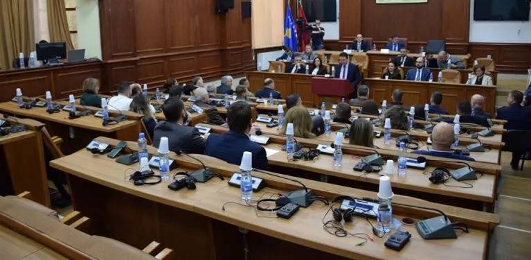 Prizren’de Partiler, Belediye Taşınmazı Ofislerini Terk Etmek İstemiyor