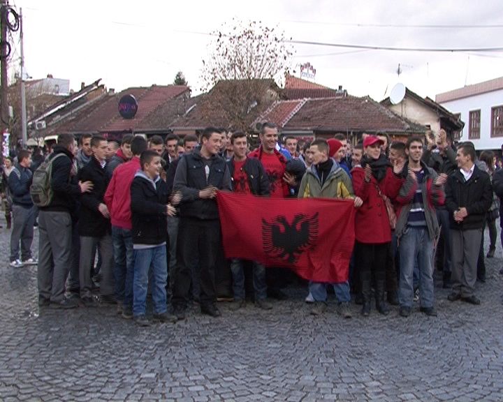 Gençler Prizren'de Protesto Etti