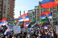 Mitroviça'da Sırplar NATO'yu Protesto Etti