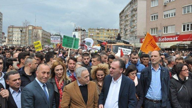 AAK ve Nisma'dan Vetëvendosje'ye Protestoya Katılım Çağrısı