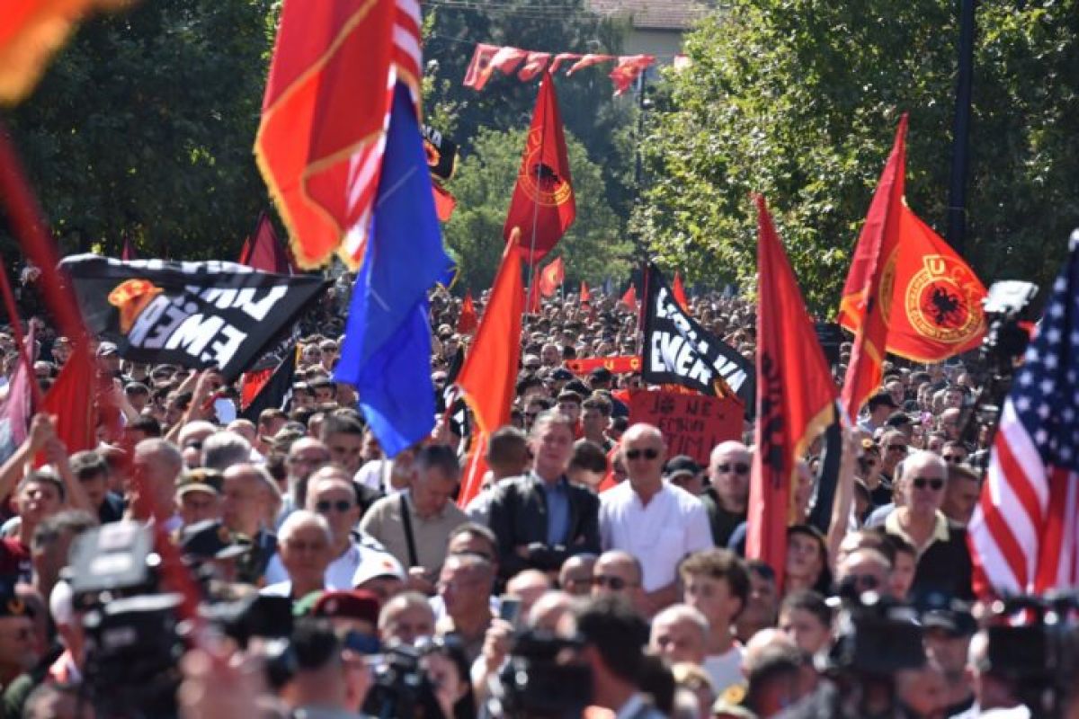 Priştine’de UÇK Liderlerine Destek için Bu Gece de Protesto