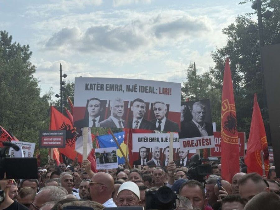 Priştine'de Lahey’deki Adaletsizliğe Karşı “Adalet” Protestosu  Düzenlendi