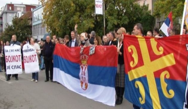 Sırplar Seçimlere Karşı Protesto Etti