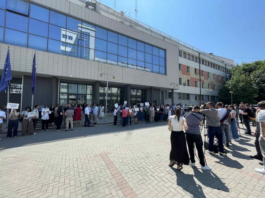 Meclis Önünde Protesto