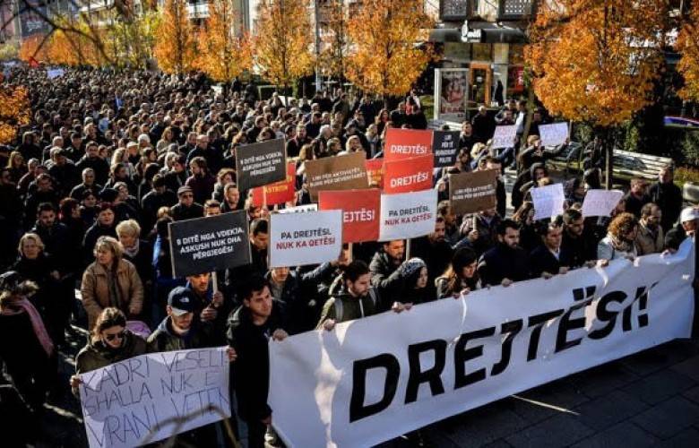 Dehari İçin Meclis Binası Önünde Protesto