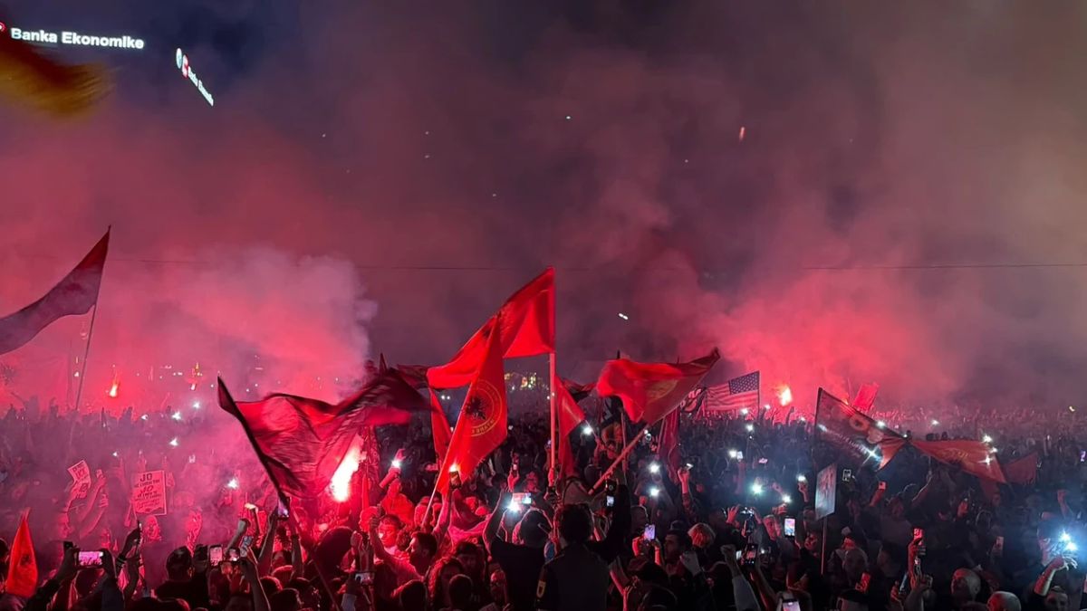 Vatandaşlar Bu Akşam da “İskender Bey” Meydanı’nda Toplanacak